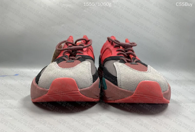 Yeezy 700 (sale)