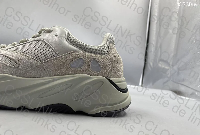 Yeezy 700 "Salt"