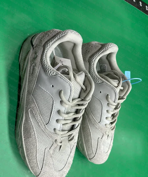 Yeezy 700 Salt 9