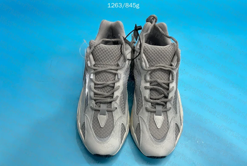 yeezy 700 static 2