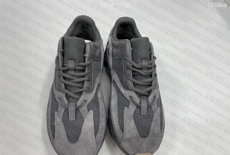 Yeezy 700 Utility Black LW Replacement