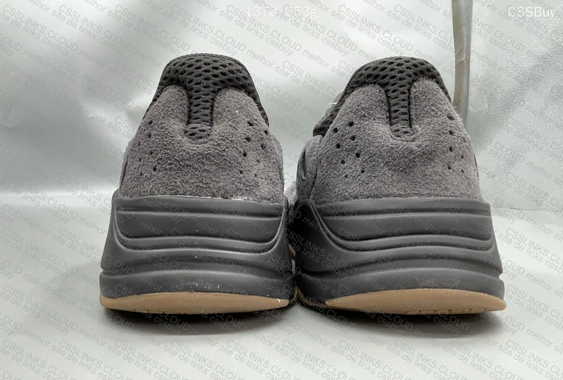 Yeezy 700 Utility Black LW Replacement 3