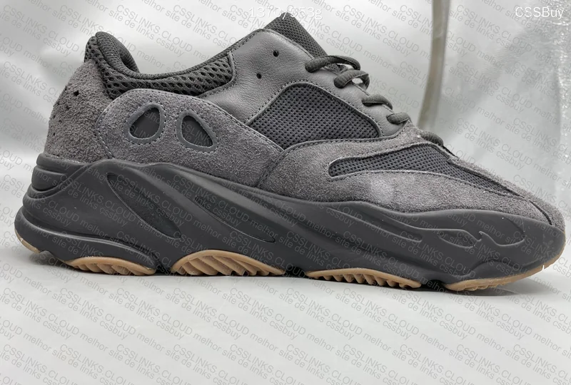 Yeezy 700 Utility Black LW Replacement 4