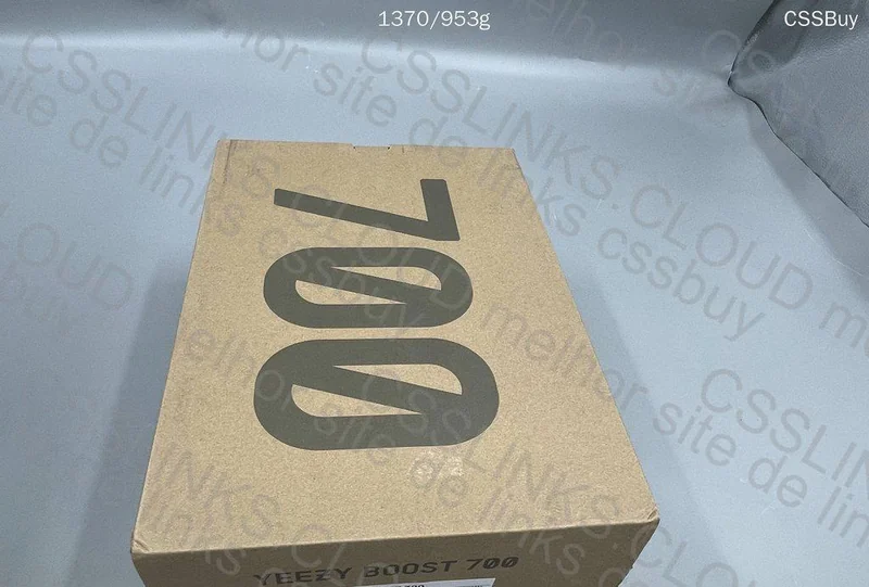 Yeezy 700 Utility Black LW Replacement 6