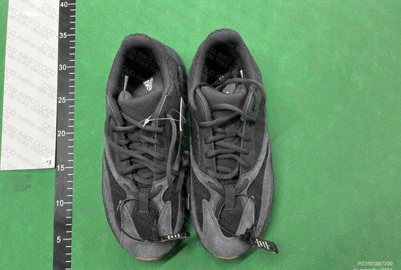 Yeezy 700 V1 Black Utility (Defect) 4
