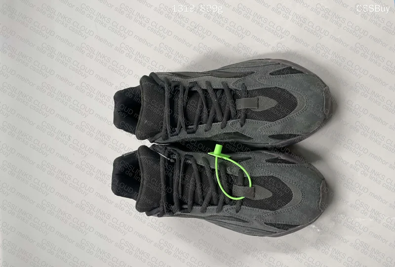 Yeezy 700 v2