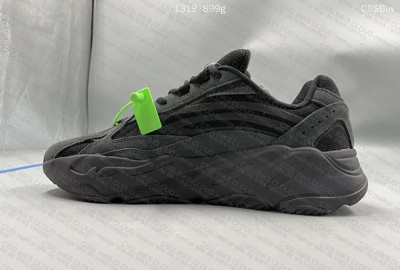 Yeezy 700 v2 3