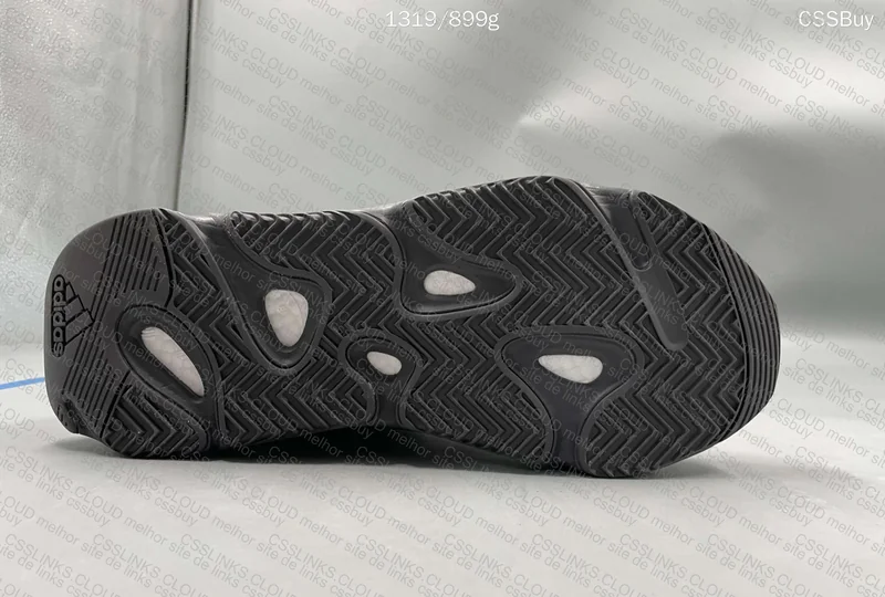 Yeezy 700 v2 4