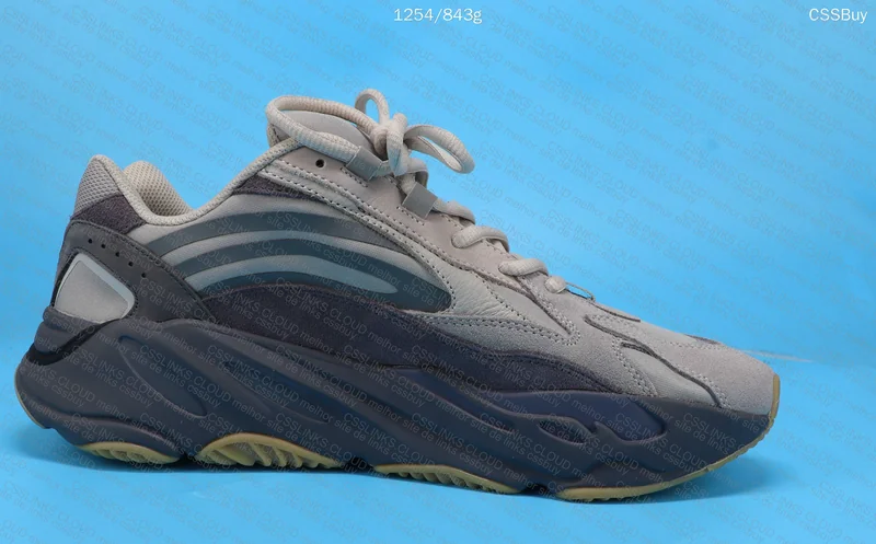 Yeezy 700 v2 3