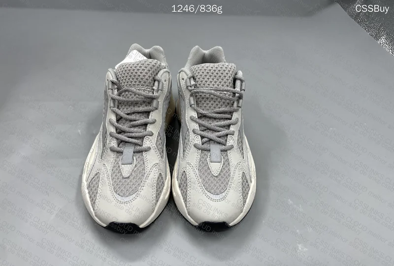 YEEZY 700 v2