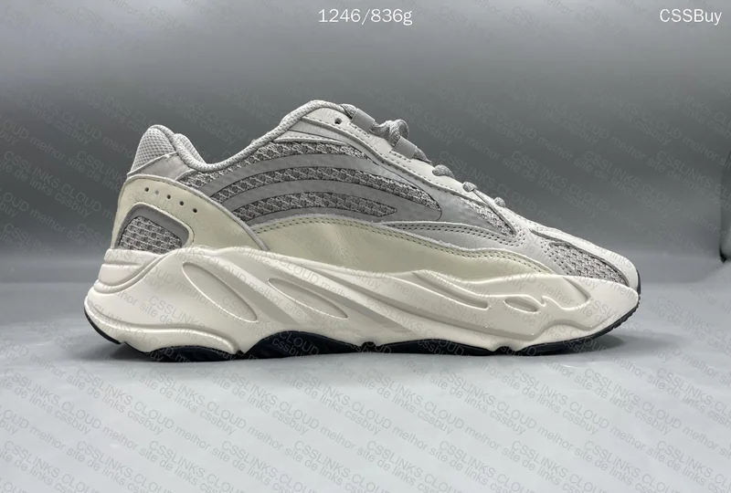 YEEZY 700 v2 4