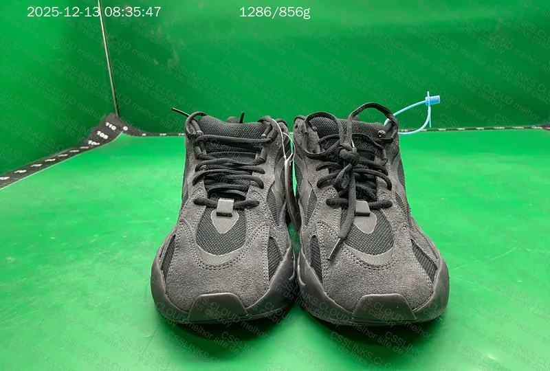 YEEZY 700 V2 5