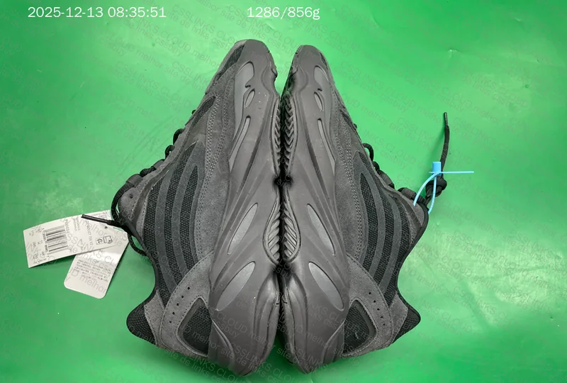 YEEZY 700 V2 9