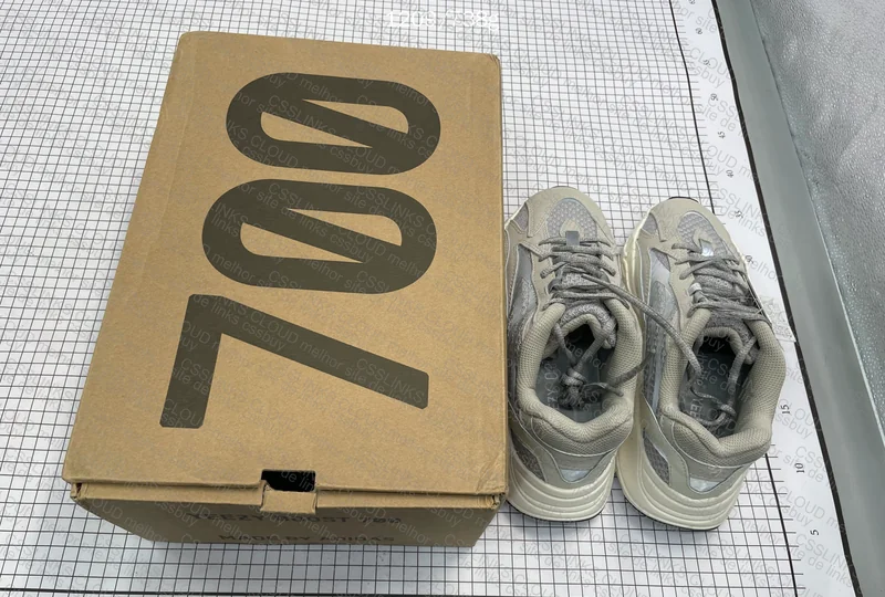 Yeezy 700 v2 - Cream. Blind Box JMDY 2
