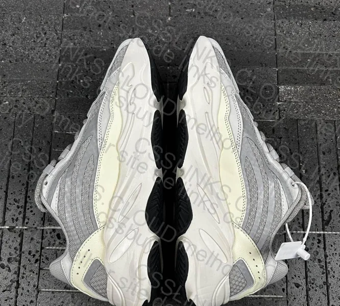 Yeezy 700 v2 GL???? 6