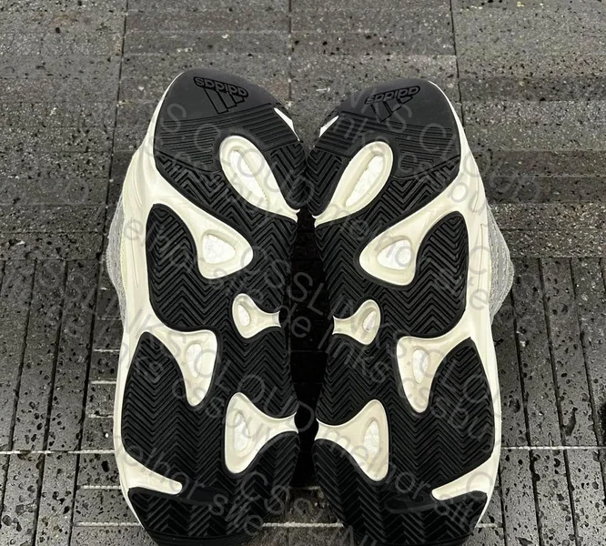 Yeezy 700 v2 GL???? 7