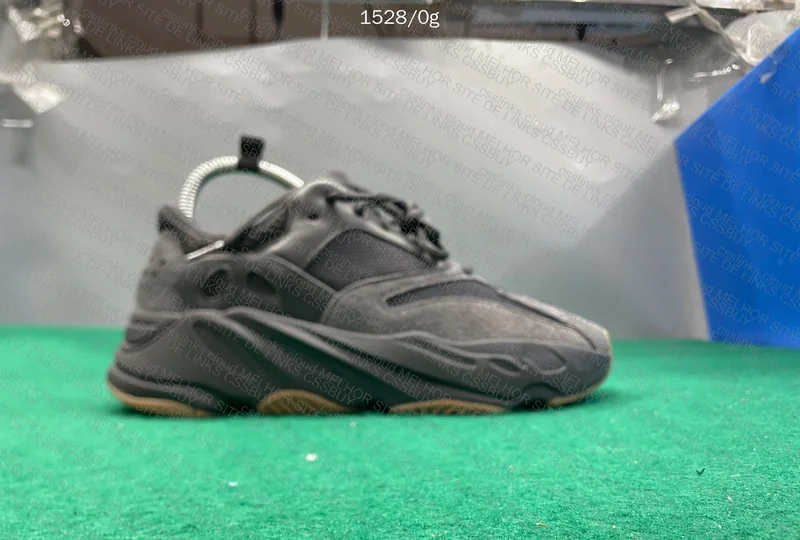 Yeezy 700 v2. GL? 10