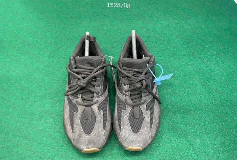 Yeezy 700 v2. GL? 4