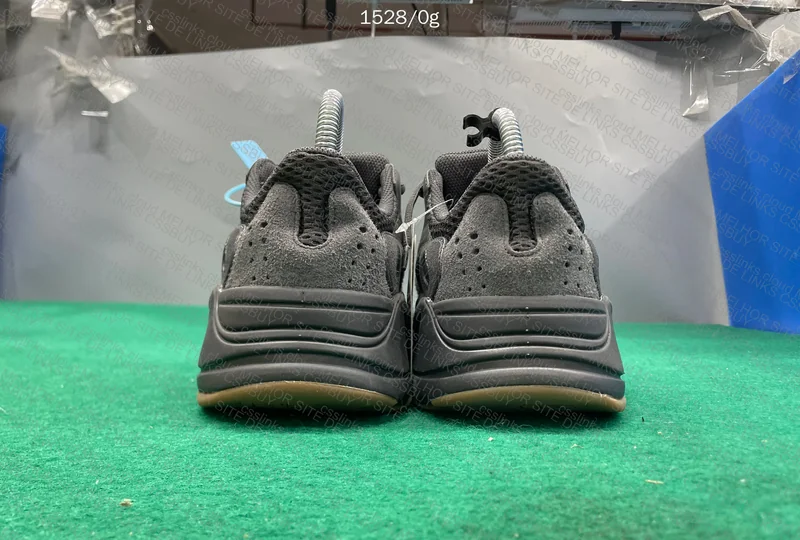 Yeezy 700 v2. GL? 5