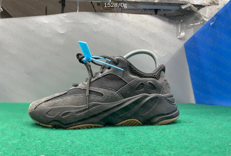 Yeezy 700 v2. GL? 6