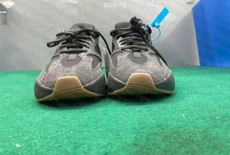 Yeezy 700 v2. GL? 7