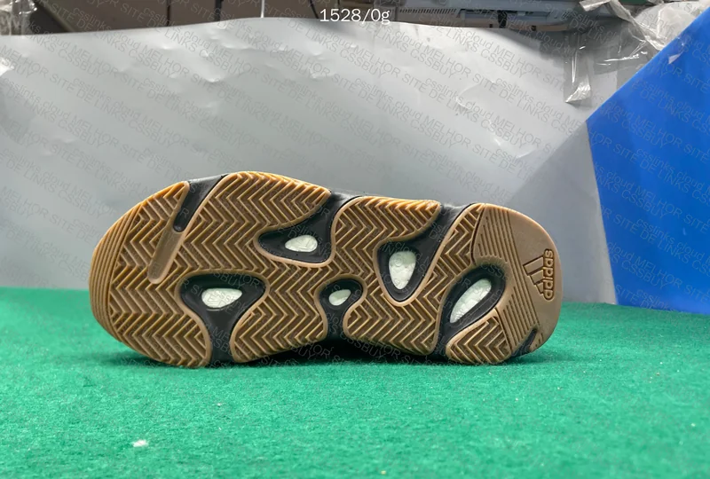 Yeezy 700 v2. GL? 8