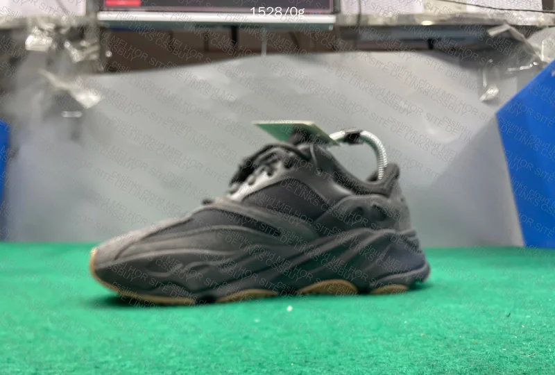 Yeezy 700 v2. GL? 9