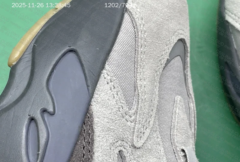 yeezy 700 v2 GL? 3