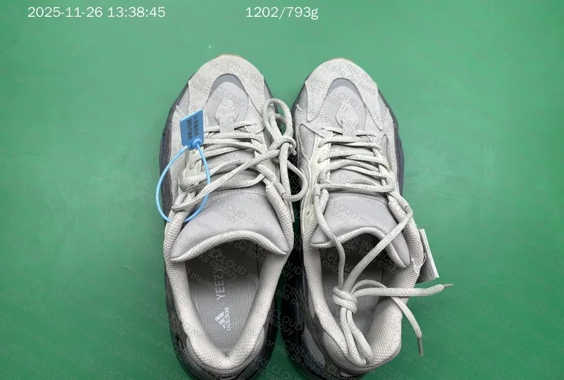 yeezy 700 v2 GL? 5