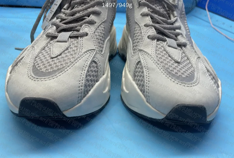 Yeezy 700 v2 OG (sale) 4