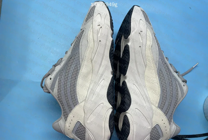 Yeezy 700 v2 OG (sale) 6