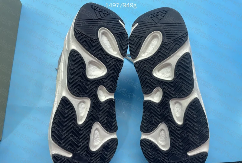 Yeezy 700 v2 OG (sale) 8