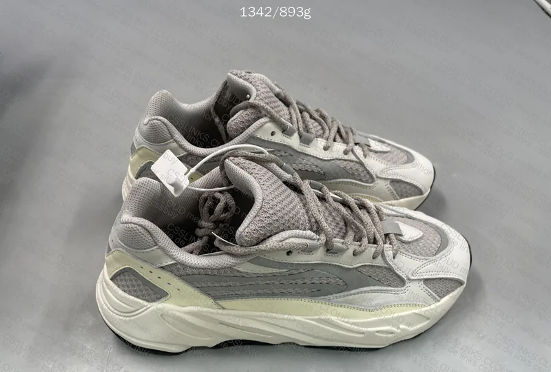Yeezy 700 v2 Static 2