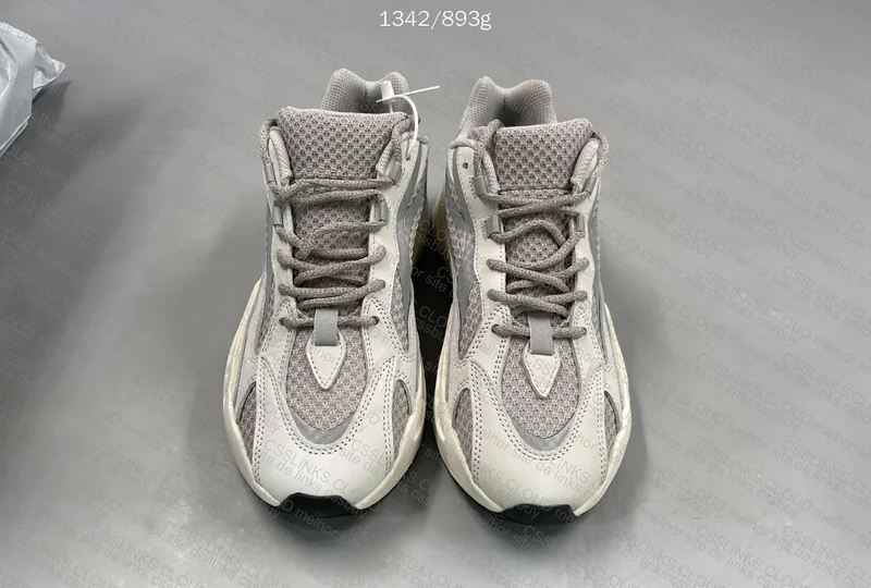 Yeezy 700 v2 Static 3