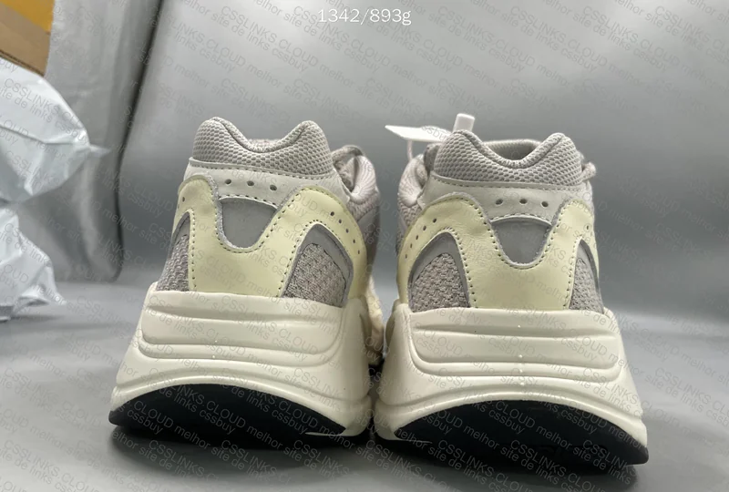 Yeezy 700 v2 Static 4