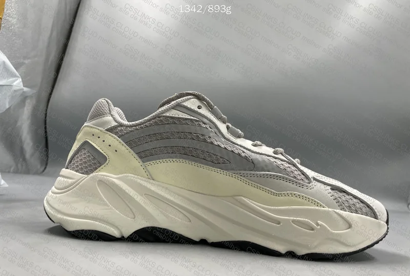 Yeezy 700 v2 Static 9