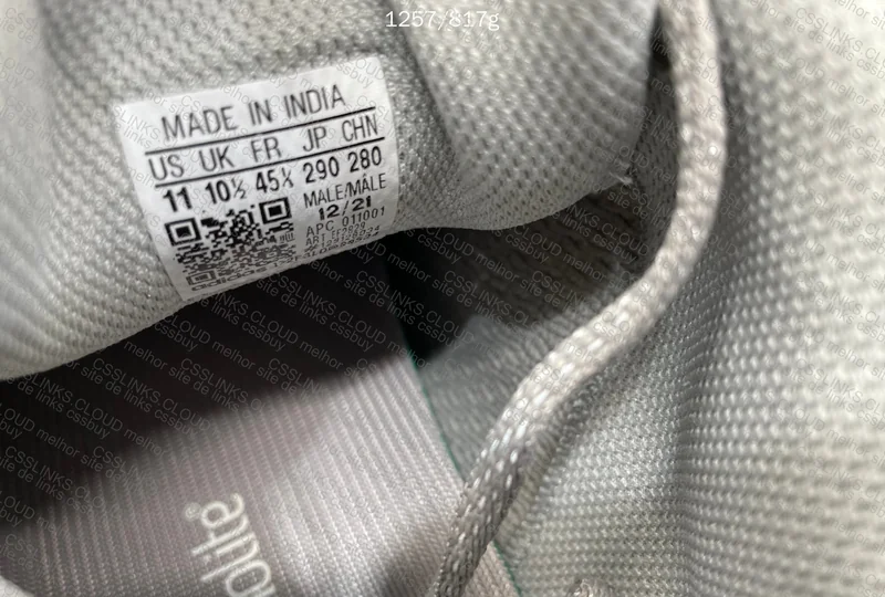 yeezy 700 v2 static 2