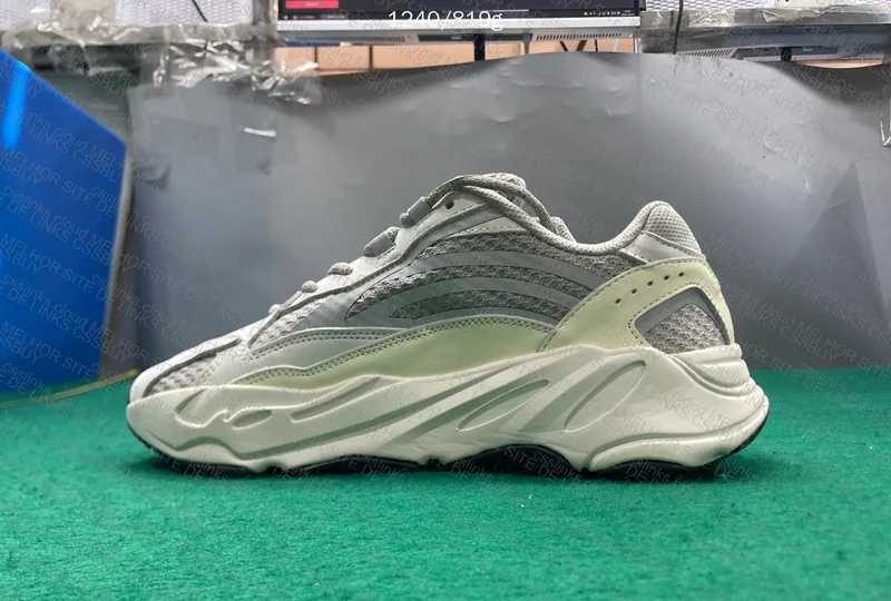 Yeezy 700 V2 Static