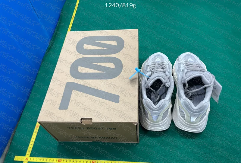 Yeezy 700 V2 Static 2