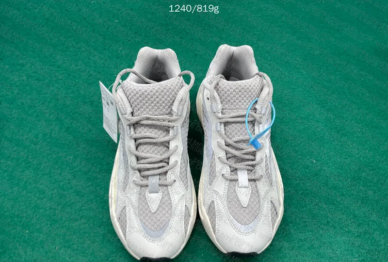 Yeezy 700 V2 Static 3
