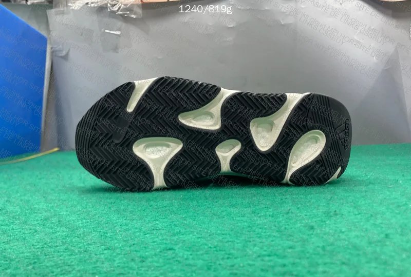 Yeezy 700 V2 Static 4
