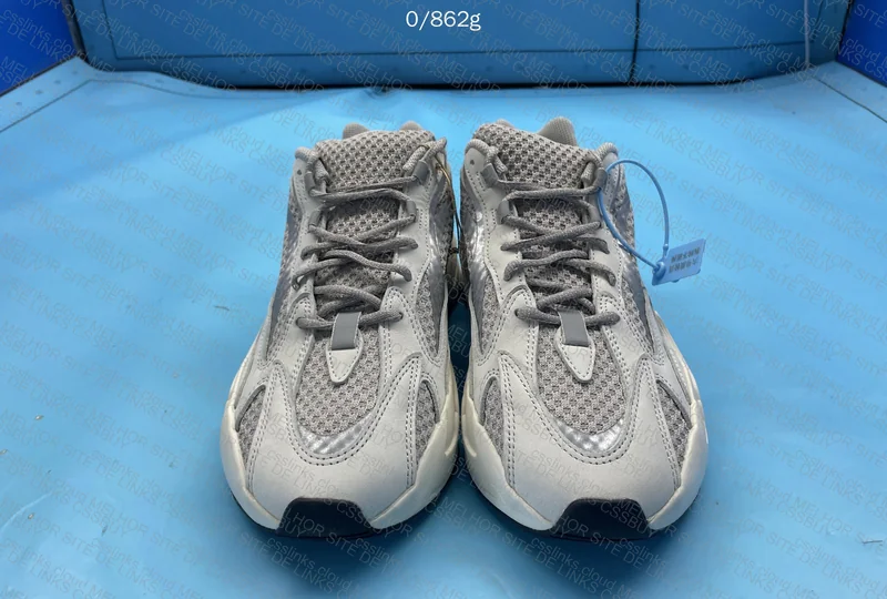 Yeezy 700 V2 Static LW 3