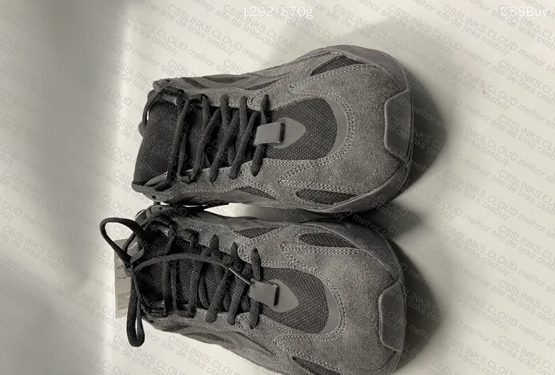 Yeezy 700 V2 Vanta