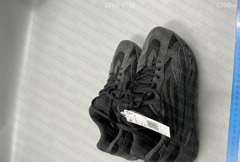Yeezy 700 V2 Vanta 2
