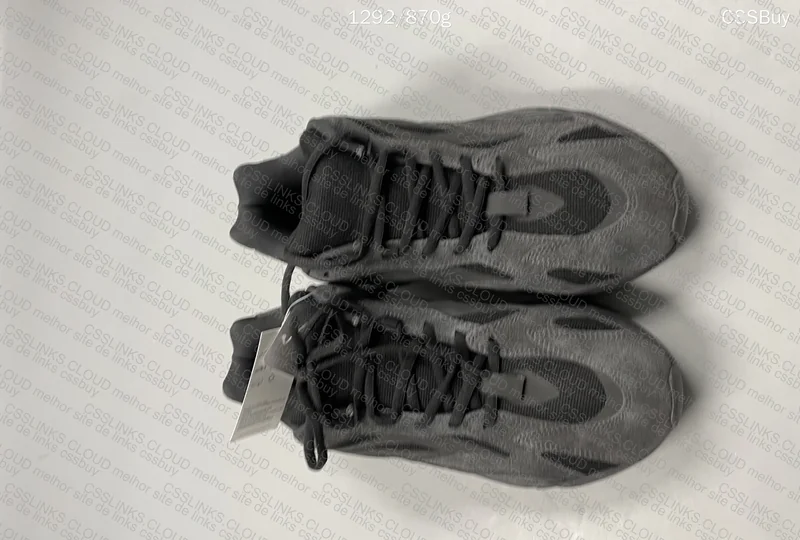 Yeezy 700 V2 Vanta 3