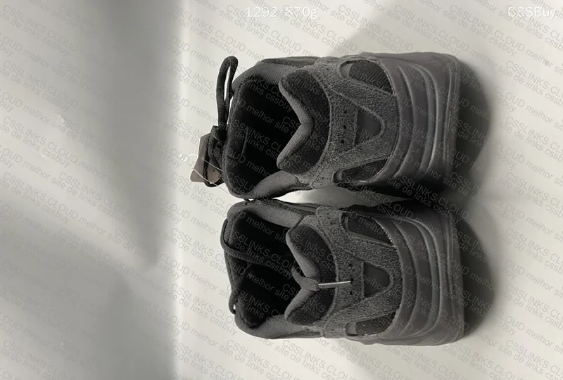 Yeezy 700 V2 Vanta 4