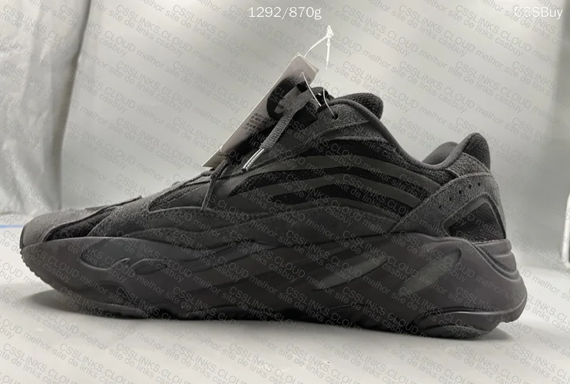 Yeezy 700 V2 Vanta 7