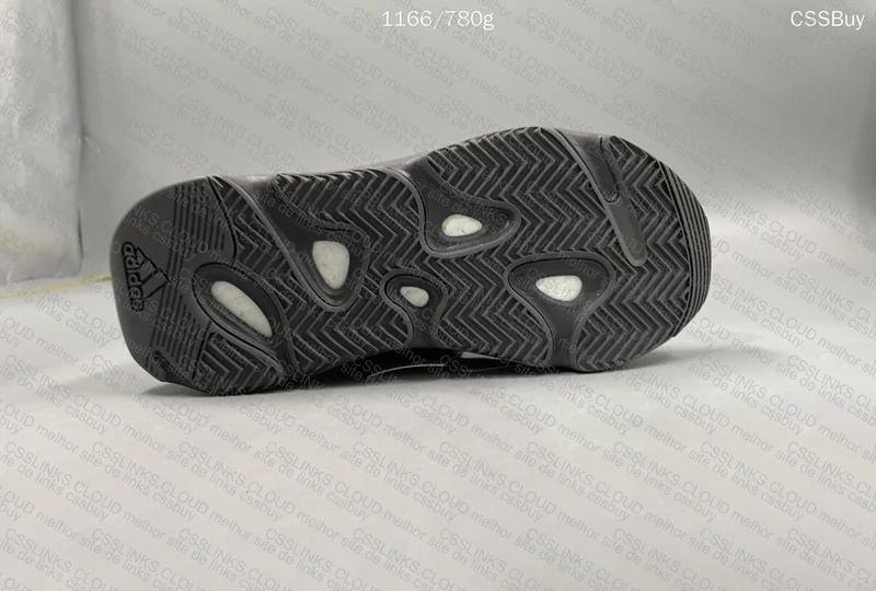 YEEZY 700 V2 VANTA 4