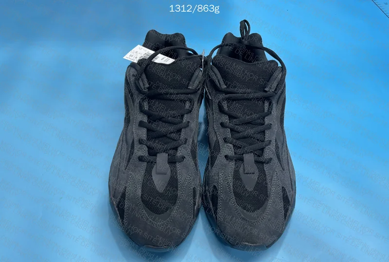 YEEZY 700 V2 VANTA