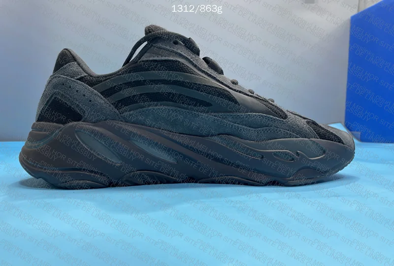 YEEZY 700 V2 VANTA 3